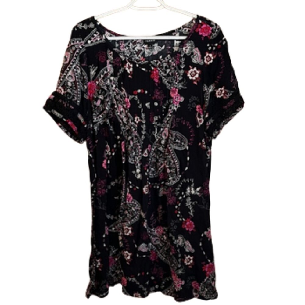 Torrid Black and Pink Paisley Top Size 1 equivalent 1X